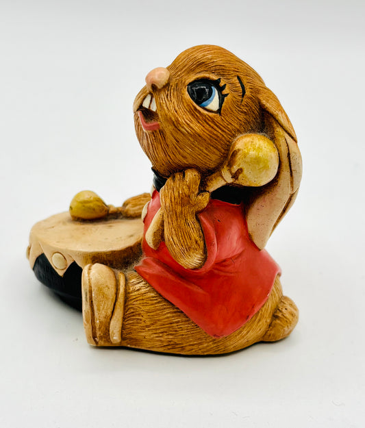Vintage Pendelfin “Bongo” Rabbit Figurine – Pink Shirt – Original Sticker – Hand Painted Stonecraft – Made in England Collectible