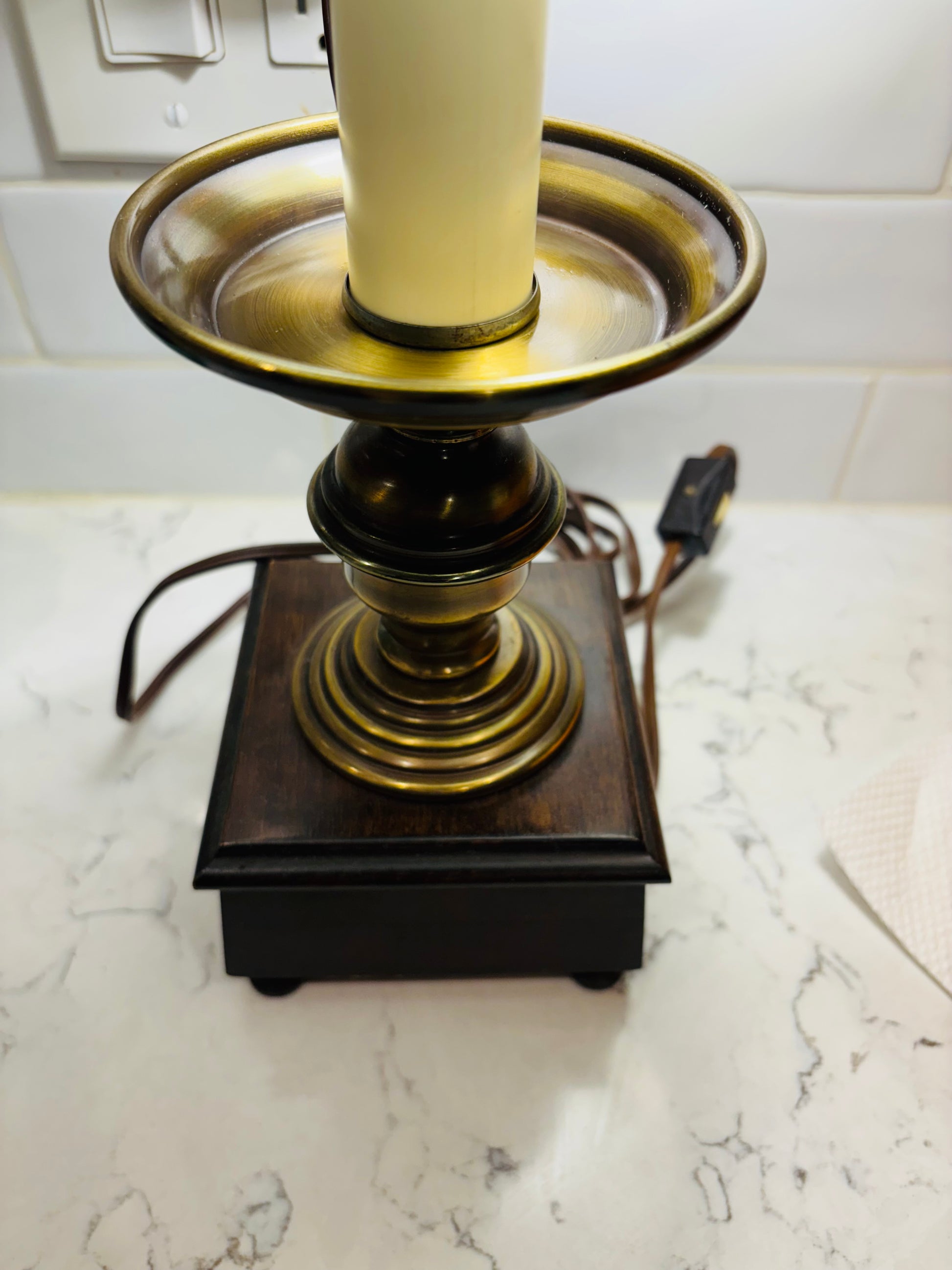 Rare Underwriters Laboratories Green Wood & Brass Base Lamp 
