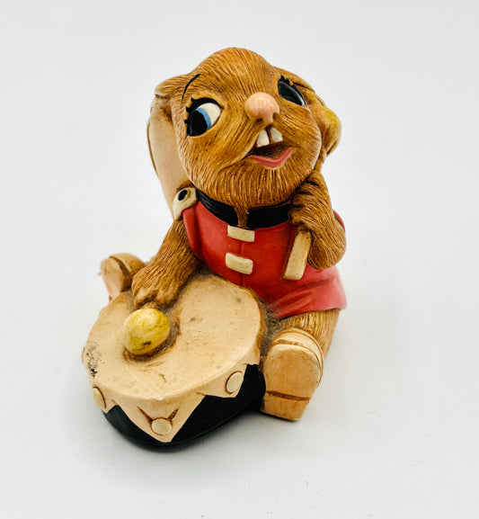 Vintage Pendelfin “Bongo” Rabbit Figurine – Pink Shirt – Original Sticker – Hand Painted Stonecraft – Made in England Collectible 